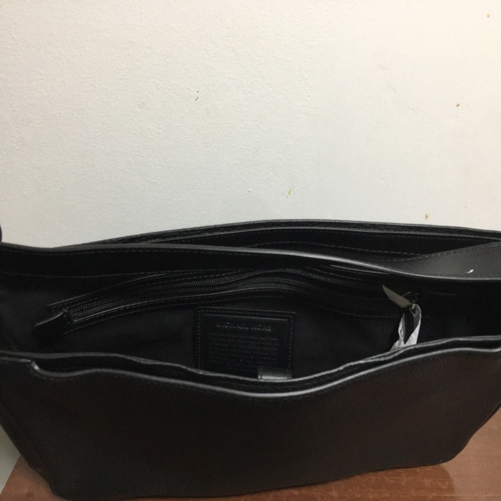 Michael Kors Men’s Bryant Pebble Leather Messenger Bag - Picture 12 of 13